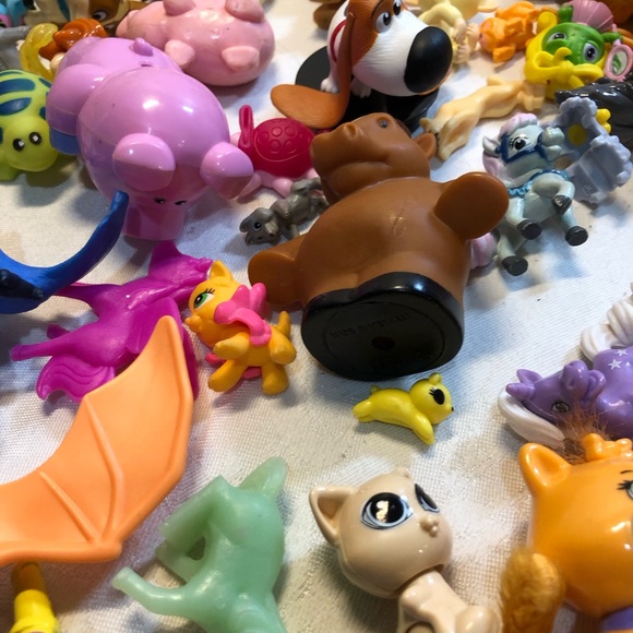 Junk Lot Of 72 Toy Animal Figurines Cows, Cats, Horses, Dogs, pigs, - Picture 3 of 9